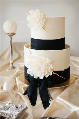 Amazing Black And White Wedding Cakes