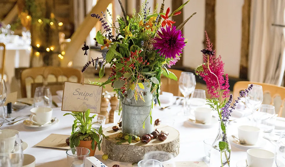 10 Elegant and Simple Wedding Table Decorations