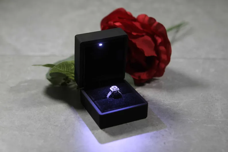 The Ultimate Guide to Engagement Ring Box