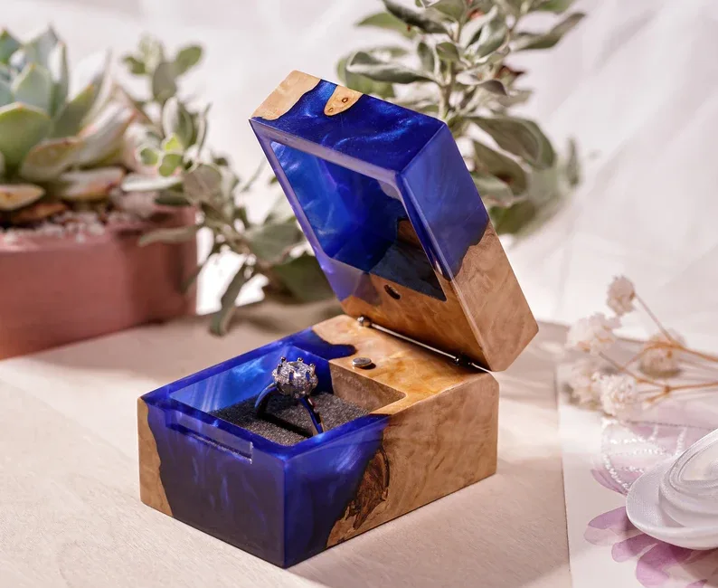 The Ultimate Guide to Engagement Ring Box