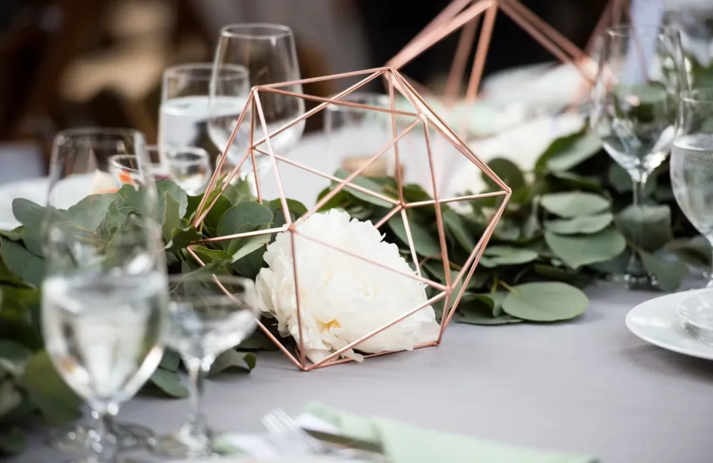 10 Elegant and Simple Wedding Table Decorations